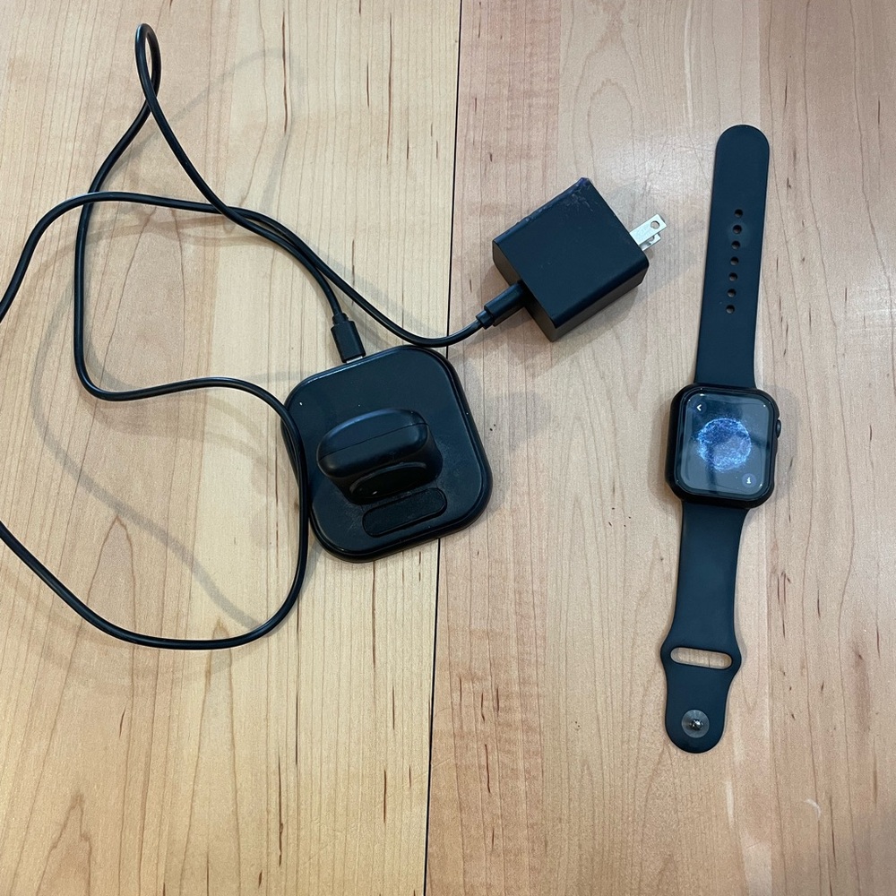 44mm Apple  Smartwatch with Charging Dock - Black